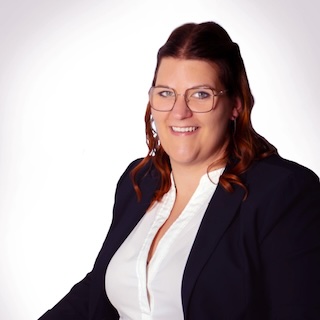 Porträt von Helena Gnahn von der Eurotherm GmbH- Kompetent und Hilfsbereit.
